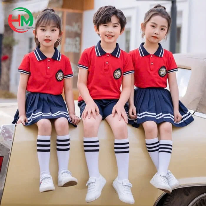 Mẫu đồng phục học sinh mầm non màu đỏ phối xanh đen