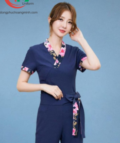 Mẫu đồng phục spa nữ màu xanh navy phối họa tiết hoa